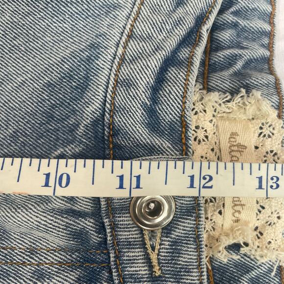 Altar'd State Womens Light Blue Wash Distressed Denim Jean Shorts Size 13/31 - Picture 7 of 8